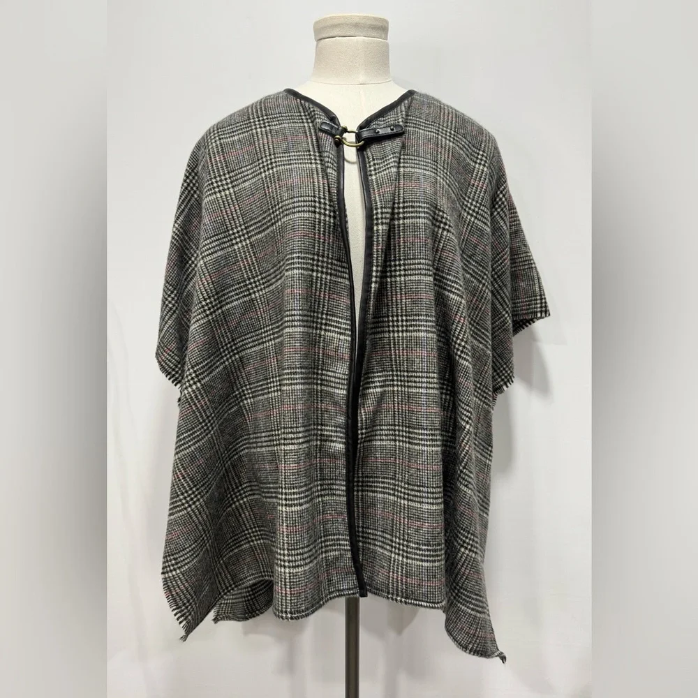 Vince Camuto Shawl Poncho Cape EUC - Picture 1 of 8